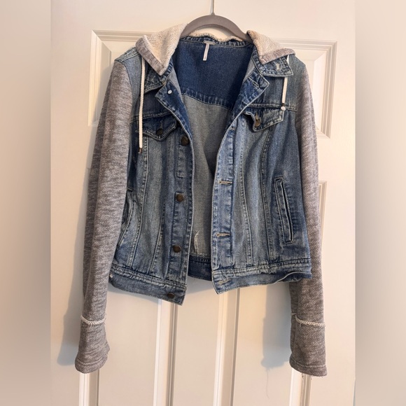 Free People Denim & Sweatshirt distressed Jean Jacket size M - Picture 1 of 6